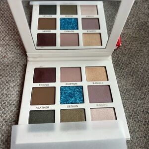 Beautycounter ICONIC eyeshadow Palette NEW IN BOX